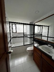 Apartamento de 3 alcobas en arriendo en Castropol, Medellín, 130 m² · foto 14 de 20