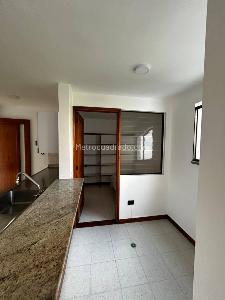 Apartamento de 3 alcobas en arriendo en Castropol, Medellín, 130 m² · foto 8 de 20