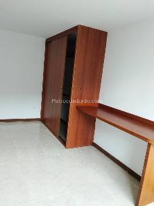 Apartamento en venta en Loma De Los Bernal, Medellín · foto 4 de 8