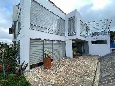 Casa de 4 alcobas en venta en Condominio Campestre Acacias, Tunja, 400 m² · foto 2 de 16