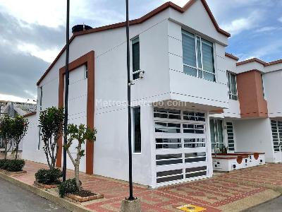 Casa de 3 alcobas en venta en Prados De Alcala, Tunja, 130 m² · foto 2 de 19