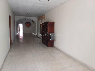 Casa de 5 alcobas en venta en San Jose, Barranquilla, 347 m² · foto 2 de 14