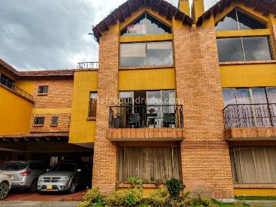 Casa de 5 alcobas en venta en El Campincito, Chía, 300 m² · foto 2 de 20