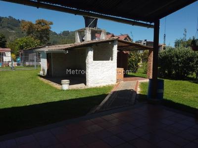 Casa de 4 alcobas en venta en Vereda Cerca De Piedra, Chía, 1356 m² · foto 16 de 20