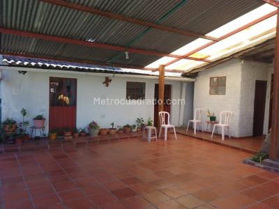 Casa de 4 alcobas en venta en Vereda Cerca De Piedra, Chía, 1356 m² · foto 18 de 20