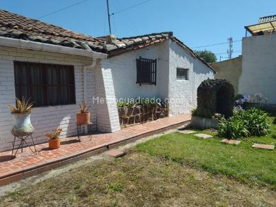 Casa de 4 alcobas en venta en Vereda Cerca De Piedra, Chía, 1356 m² · foto 3 de 20