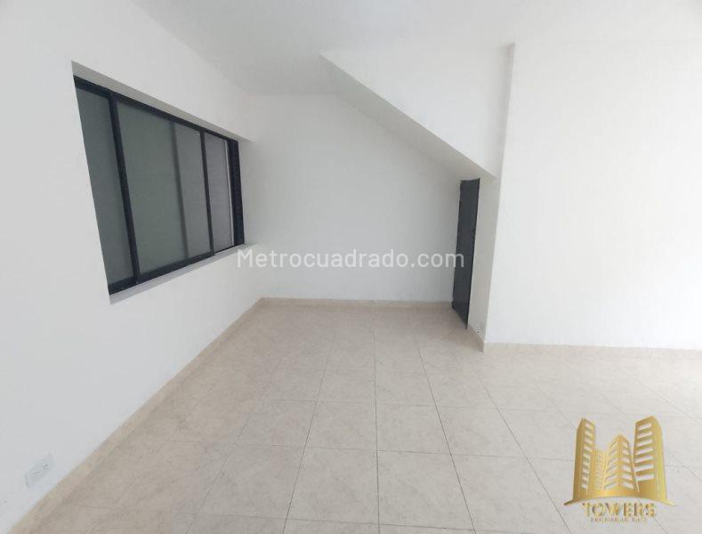 Charming 4BR House with Outdoor Space in Belún - 2