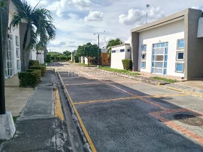 Casa de 3 alcobas en venta en Conjunto Residencial La Esperanza 1, Girardot, 356 m² · foto 2 de 19