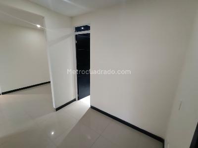 Apartamento de 3 alcobas en venta en Cr Portal De Alcaparros, Soacha, 44 m² · foto 2 de 11