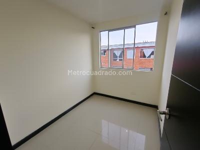 Apartamento de 3 alcobas en venta en Cr Portal De Alcaparros, Soacha, 44 m² · foto 9 de 11