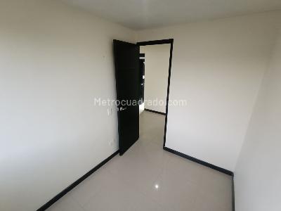 Apartamento de 3 alcobas en venta en Cr Portal De Alcaparros, Soacha, 44 m² · foto 7 de 11