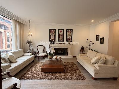Apartamento de 3 alcobas en venta en Chico Reservado, Bogotá, 225 m² · foto 2 de 14