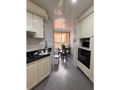Apartamento de 3 alcobas en venta en Chico Reservado, Bogotá, 225 m² · foto 8 de 14