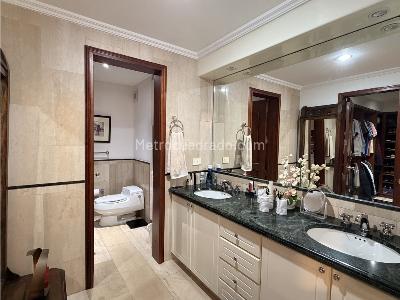 Apartamento de 3 alcobas en venta en Chico Reservado, Bogotá, 225 m² · foto 13 de 14