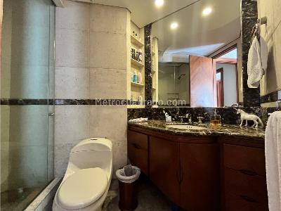 Apartamento de 3 alcobas en arriendo en Chico Navarra, Bogotá, 222 m² · foto 17 de 20