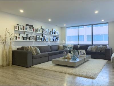 Apartamento de 3 alcobas en venta en La Cabrera, Bogotá, 149 m² · foto 2 de 16