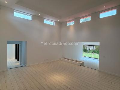 Casa de 4 alcobas en venta en Santa Barbara Alta, Bogotá, 609 m² · foto 2 de 20
