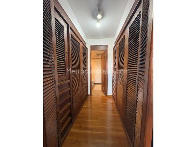 Apartamento de 3 alcobas en venta en Lindaraja, Bogotá, 166 m² · foto 10 de 20