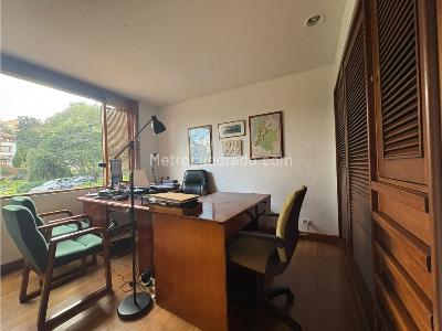 Apartamento de 3 alcobas en venta en Lindaraja, Bogotá, 166 m² · foto 14 de 20