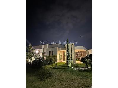 Casa de 4 alcobas en venta en Cerritos, Pereira, 266 m² · foto 2 de 15
