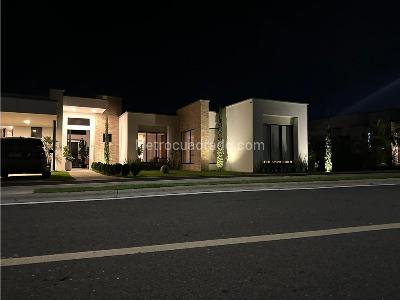 Casa de 4 alcobas en venta en Cerritos, Pereira, 266 m² · foto 13 de 15