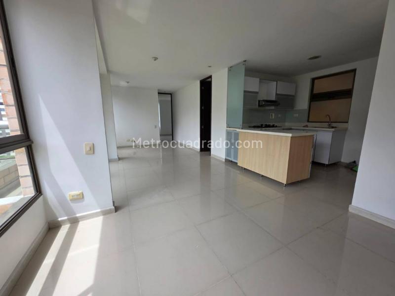 2BR Apartment in Poblado (67 m²) - 4
