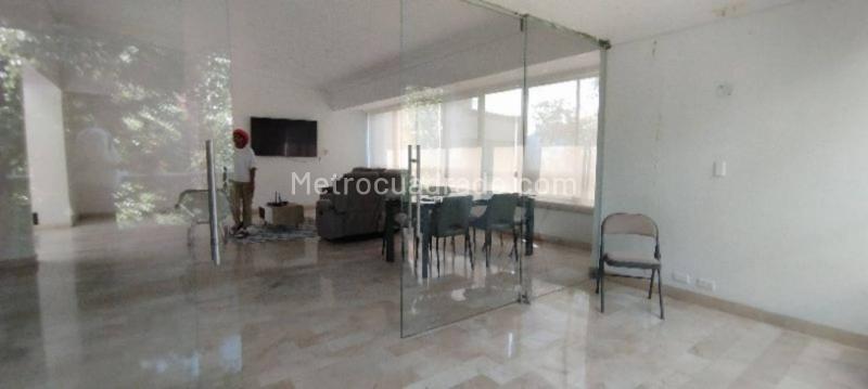 Apartamento amplio de 5 alcobas en arriendo en El Poblado - 3