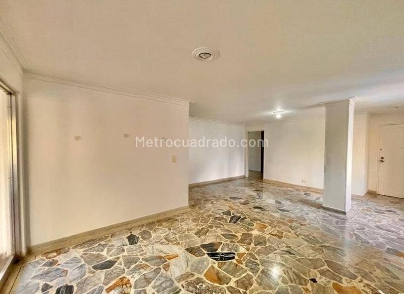 Spacious 3BR Apartment with Pool in Castropol - 2