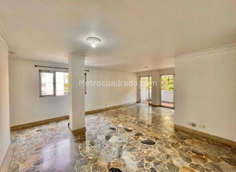 Spacious 3BR Apartment with Pool in Castropol - 3