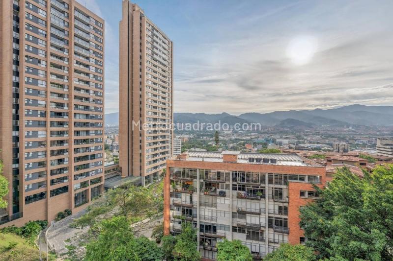 Spacious 2BR Apartment in Exclusive Lalinde
