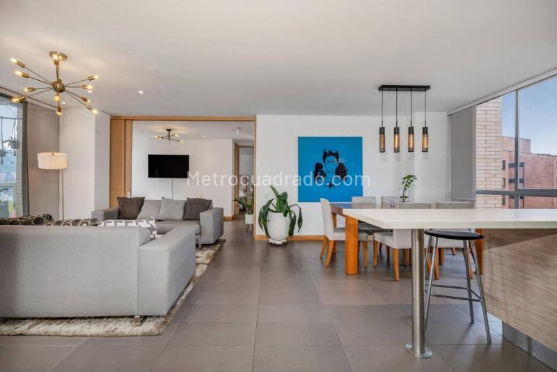 Spacious 2BR Apartment in Exclusive Lalinde - 4