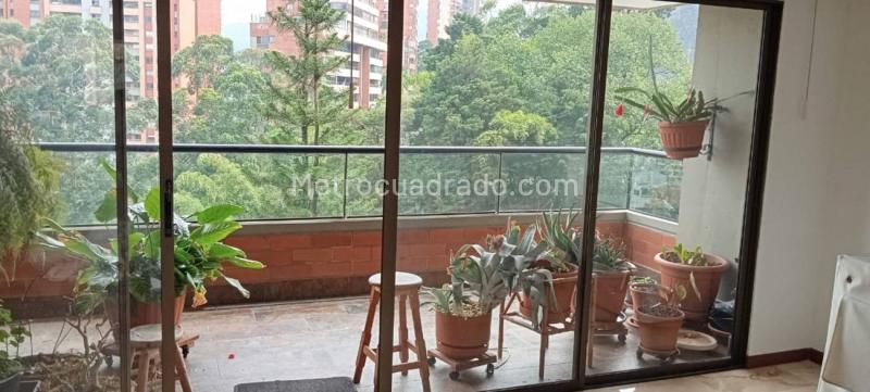 Apartamento Exclusivo de 5 Alcobas con Elegancia en El Tesoro