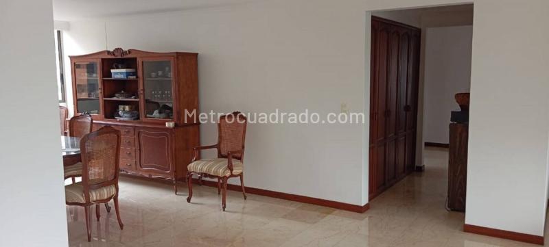 Apartamento Exclusivo de 5 Alcobas con Elegancia en El Tesoro - 4