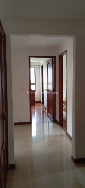 Apartamento Exclusivo de 5 Alcobas con Elegancia en El Tesoro - 8