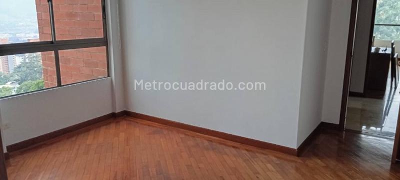 Apartamento Exclusivo de 5 Alcobas con Elegancia en El Tesoro - 9
