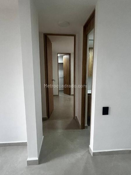 Comfortable 2BR Apartment in Aguacatala - 4