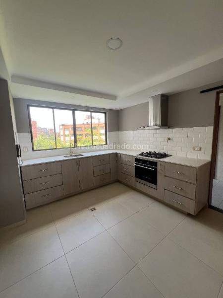 Comfortable 4BR Apartment in Loma De Los Parra