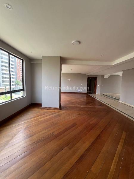 Comfortable 4BR Apartment in Loma De Los Parra - 5