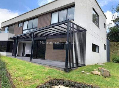 Casa de 5 alcobas en venta en Loma Del Escobero, Envigado, 280 m² · foto 4 de 17