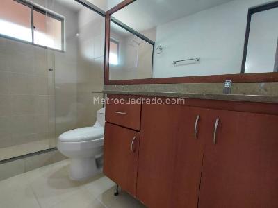Casa de 3 alcobas en arriendo en Los Benedictinos, Envigado, 153 m² · foto 16 de 18