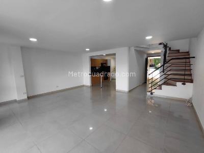 Casa de 3 alcobas en arriendo en Los Benedictinos, Envigado, 153 m² · foto 2 de 18