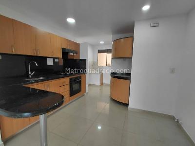 Casa de 3 alcobas en arriendo en Los Benedictinos, Envigado, 153 m² · foto 3 de 18