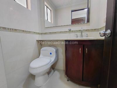 Casa de 3 alcobas en arriendo en Los Benedictinos, Envigado, 153 m² · foto 9 de 18