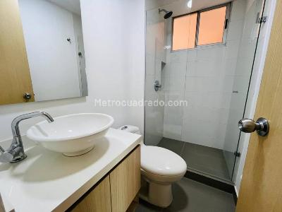 Apartamento de 2 alcobas en arriendo en Loma De Las Brujas, Envigado, 84 m² · foto 7 de 10