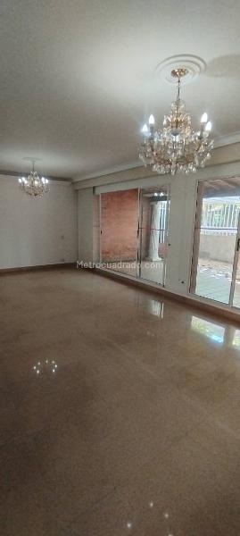 Casa Hermosa de 4 Alcobas en Loma del Campestre - 2