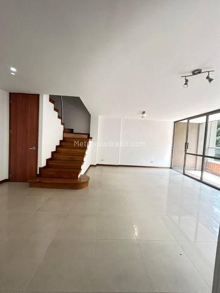 Apartamento de 3 Alcobas con Cocina Moderna en El Poblado - 2