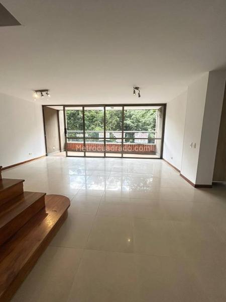 Apartamento de 3 Alcobas con Cocina Moderna en El Poblado - 4