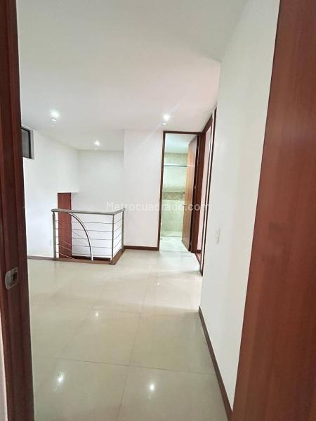 Apartamento de 3 Alcobas con Cocina Moderna en El Poblado - 9