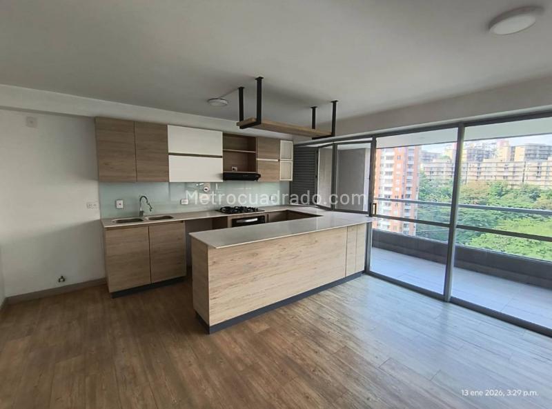 Apartamento Luminoso de 2 Alcobas en Loma de San Julián - 2