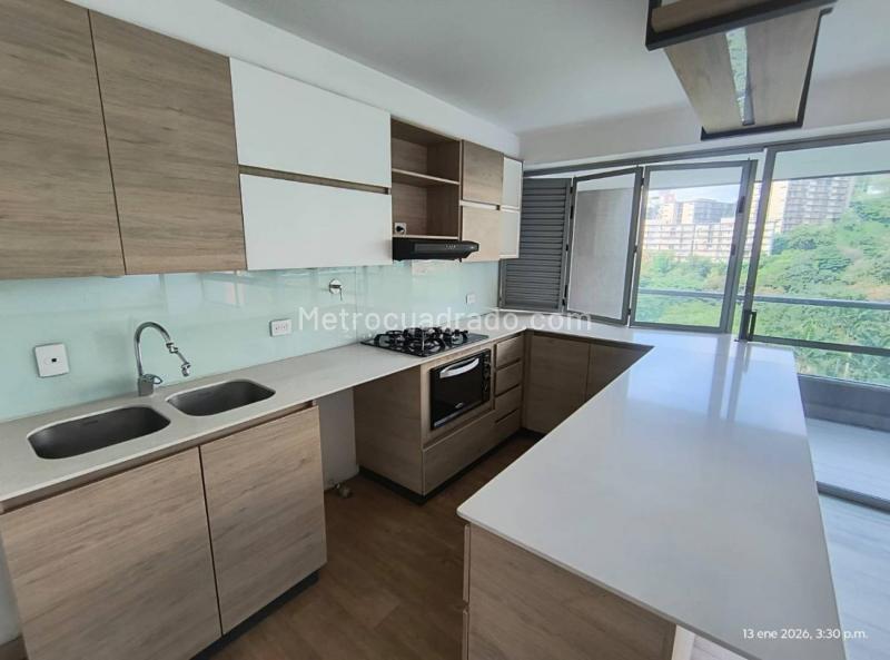 Apartamento Luminoso de 2 Alcobas en Loma de San Julián - 4